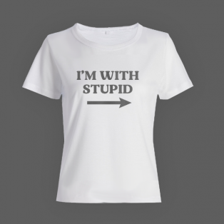 Женская прикольная футболка с принтом "I'm with stupid"